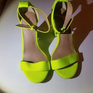 YELLOW NEON TAPER HEEL